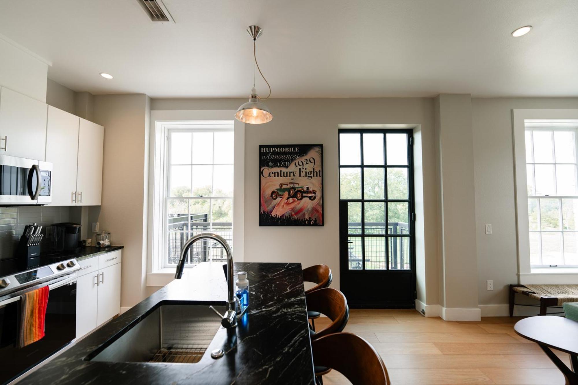 Western 1924 Luxury Lofts Martindale المظهر الخارجي الصورة