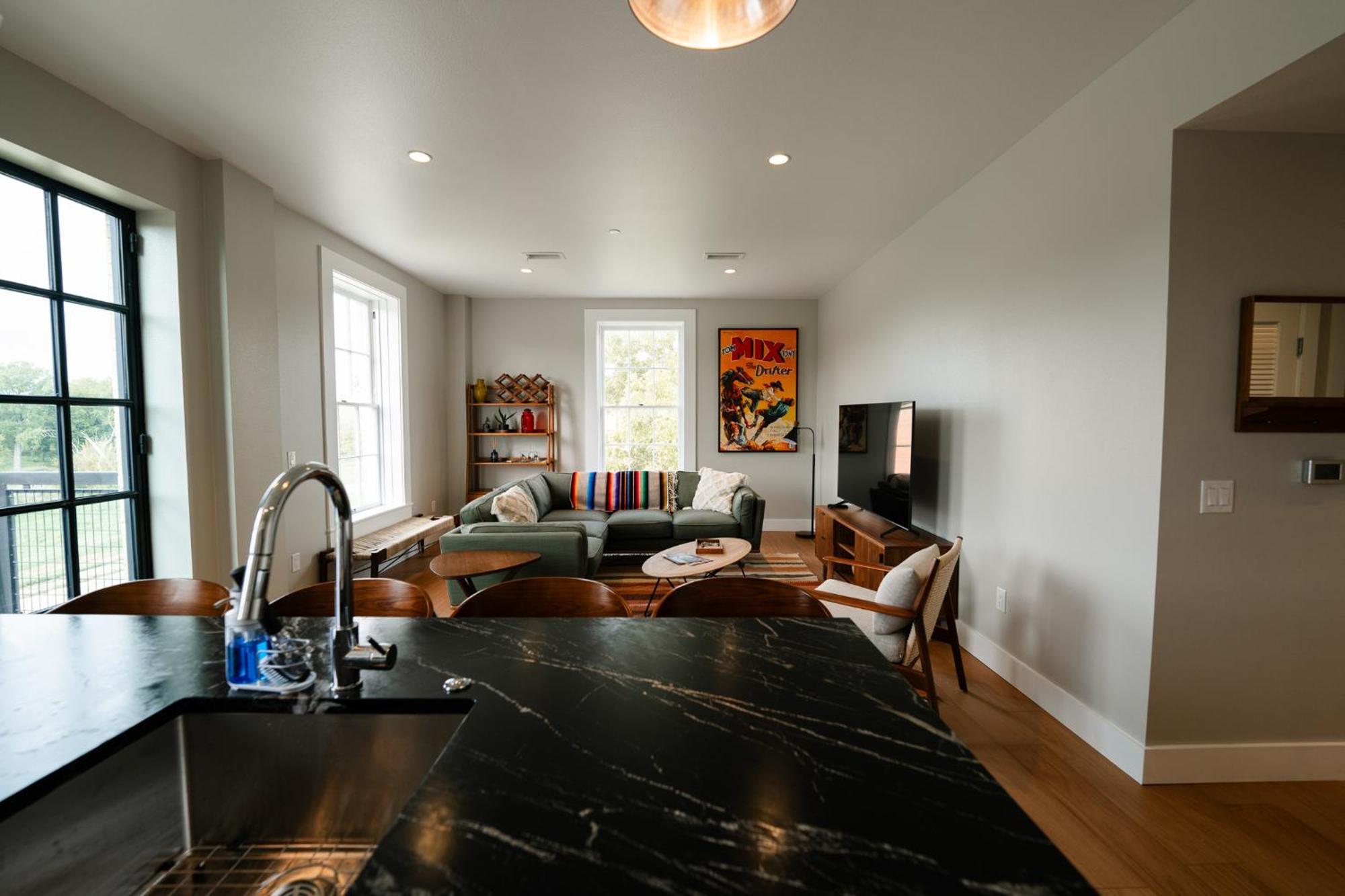 Western 1924 Luxury Lofts Martindale المظهر الخارجي الصورة